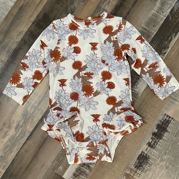 kate quinn Other - #26, kate quinn double ruffle long sleeve onesie, size 12-18 mo